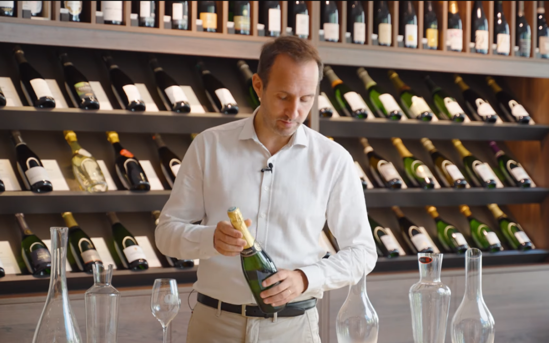 Decantare lo champagne: quando e come? La nostra guida completa